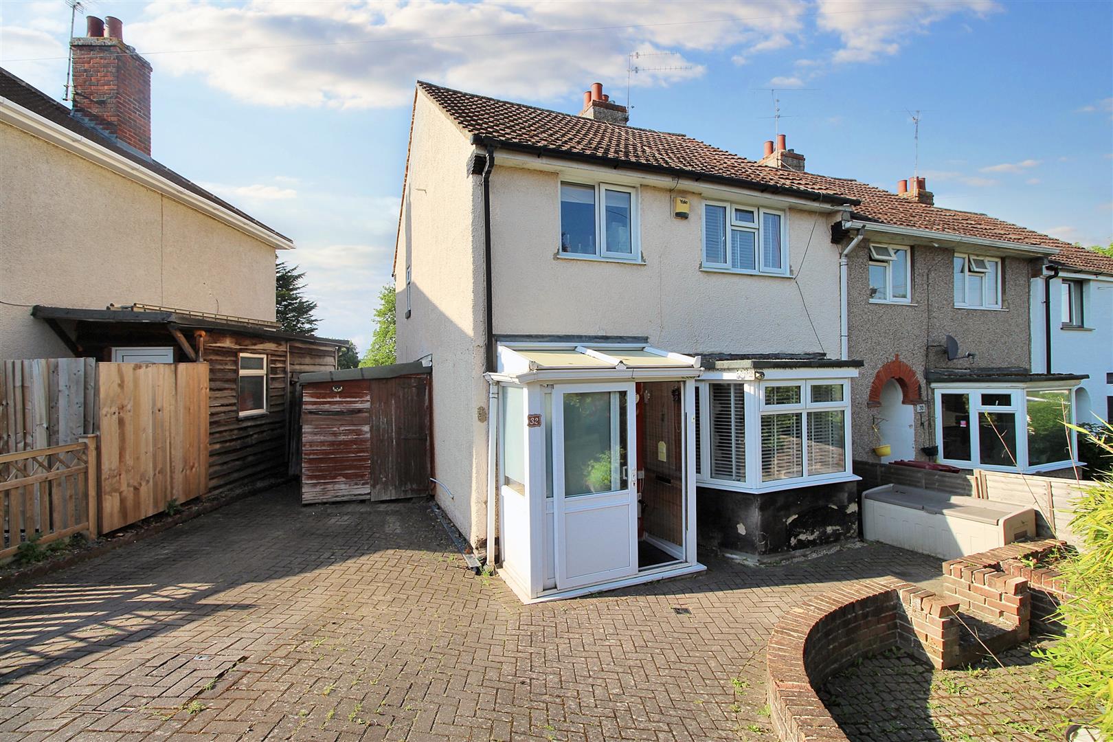 3 bed property in Bramshaw Road, Reading